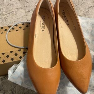 Women's Tan Frankie4 Flats Poppy pointed toe ballet flat